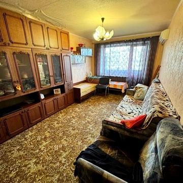 Героїв просп., 11