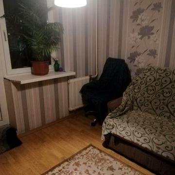 Здається 1-а квартира.м.Лісова до 8хв.пішки.