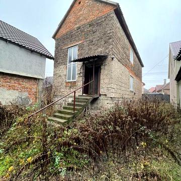 Продається двоповерховий будинок