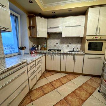 Продаж вдало перепланованої 3-кімн. кв. з ремонтом