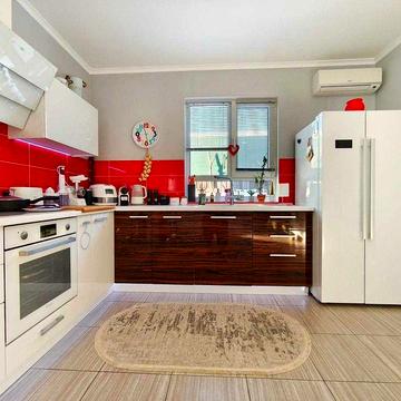 Будинок з ремонтом і каміном в закритому котеджному містечку Гореничі