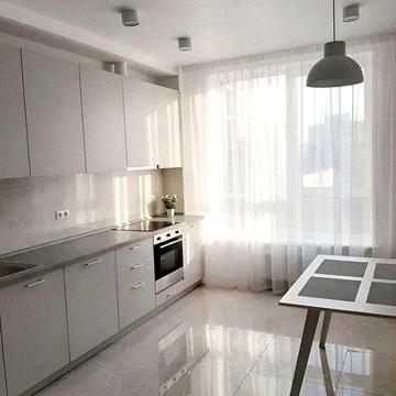 Світла 1к квартира, метро Вокзальна, Соломянська 20А, ЖК Соломянська