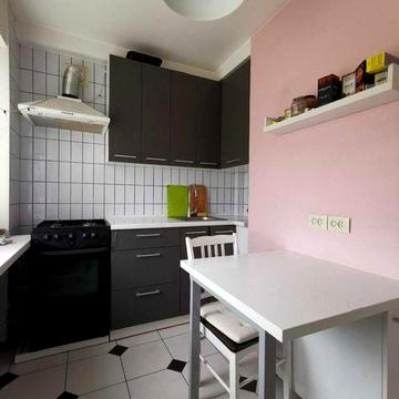 Продаж 2 кімнатної квартири, метро Лісова.