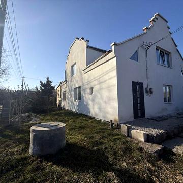 Продаж частини будинку з готовим ремонтом