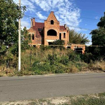 Продается недостроеный дом с участков 13 соток Подольск