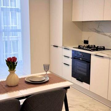 Нова дизайнерська квартира повністю оснащена ЖК Іділіка Авеню