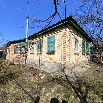 Будинок цегляний з газом в центрі села біля школи