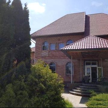 Продам шикарный особняк в еловом дворе в г.Дергачи