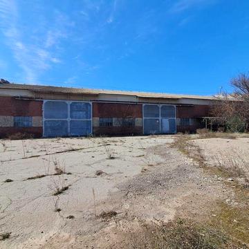 Задається територія з ангаром у Варварівці