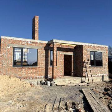 Сучасний   будинок у селі Боратин.