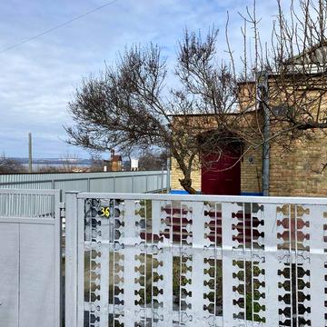 Будинок 117кв.м з гарним краєвидом біля школи на два окремих входи