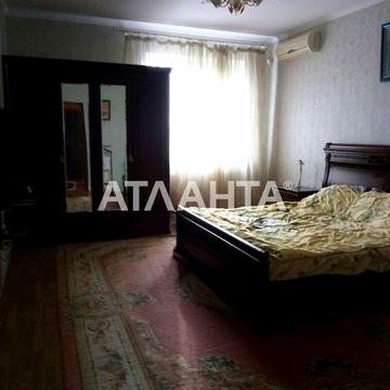 Хозяйский дом в центре села Фонтанка