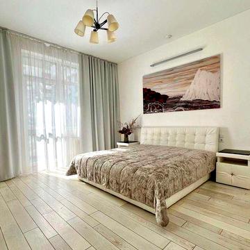 Печерськ, Є. Коновальця 44-А, 2-х кімнатна 78 кв.м. Генератор,Інвертор