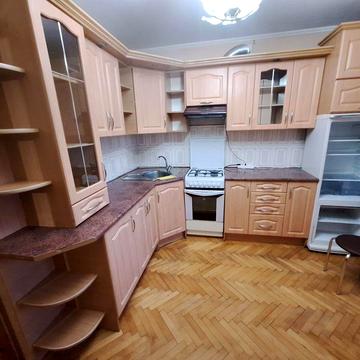 2 кімнатна квартира в Пасічній пл.68.5 кв.м з і/опаленням