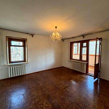 4 кімнатна. Кімнати роздільні. 4 лоджіі. 4 поверх. ГАЗ. Загальна 93 м2