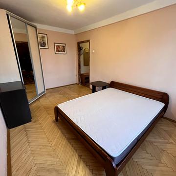 Велика Васильківська вул. (Червоноармійська), 102