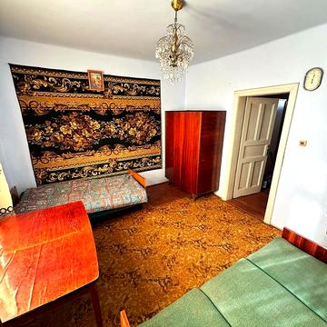 Загірна вул., 2