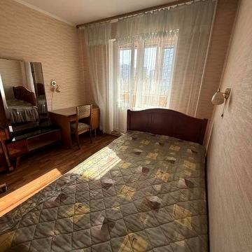 Оренда трикімнатної Митниця