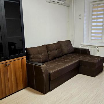 Стадіонна вул., 6