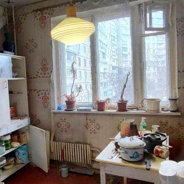 Продам 1к. кв. 3к.кв. м. Салтовская 2мин