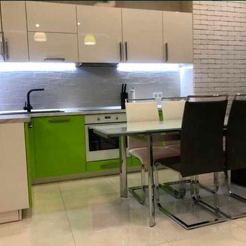 Двухкомнатная квартира с современным ремонтом в престижном комплексе.