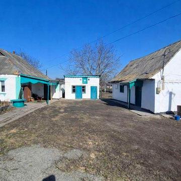 Продаж  будинку  на два входи. Опалення з  регулюванням