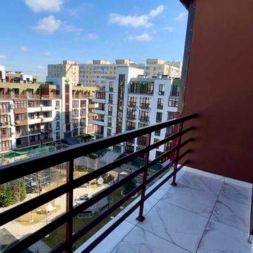 Квартира з терасою та панорамою на вул. Бувалкіна в новому будинку