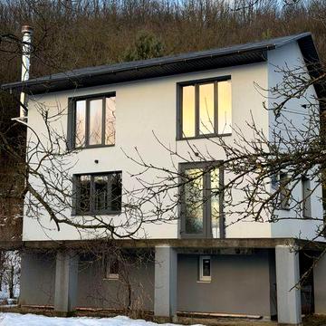 Будинок з ремонтом і меблями