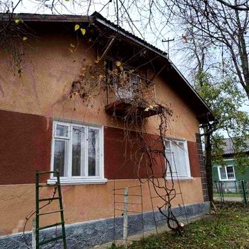 Великий будинок з ділянкою Галич