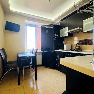 Продам! Люксову двокімнатну з АГВ біля 19 Школи! Волкова!