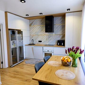 продаж котеджу район нового двору з ремонтом та меблями