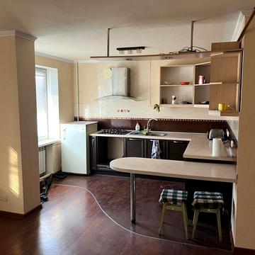 Продам 4-х кімнатну квартиру