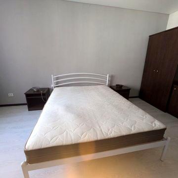 Оренда просторої квартири з побутовою технікою та меблями, центр міста