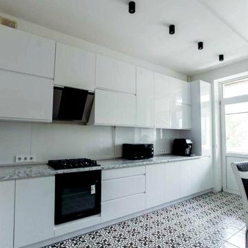 Продаж: 3-кімнатна квартира у центрі | кухня 14 м² | велика вітальня