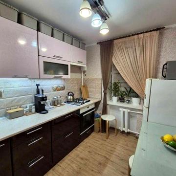 Продаю 2 комнатную квартиру на ул. Игоря Бедзая! а1