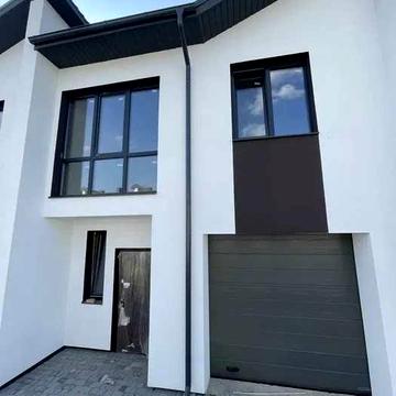 Кутовий, крайній цегляний,будинок,таунхаус.Площа 135м² 2,5ст газ гараж