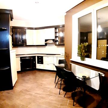 Дмитрівська вул., 80