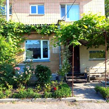 Продається в м.Хорол 3-кімнатна квартира в 2-х рівнях.