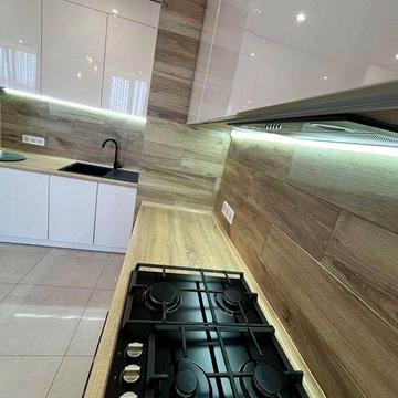 Здається 2х кімнатна + кухня студія в новобудові біля Маклональсу