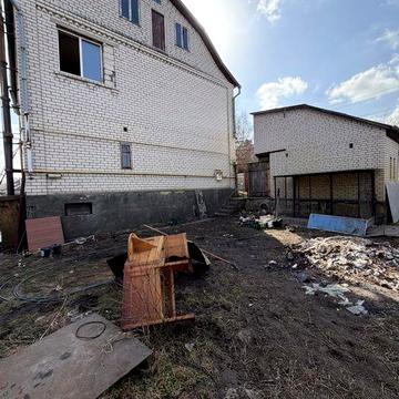 Продам будинок з ділянкою 14 соток,з виходом до озера