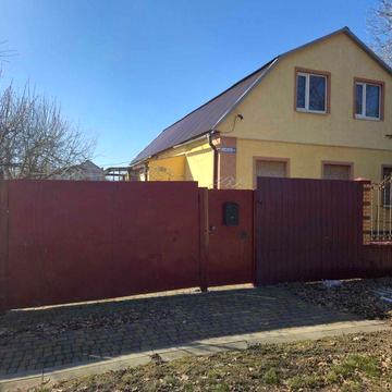 Продам будинок у м. Чугуїв з ремонтом та ділянкою 10 соток