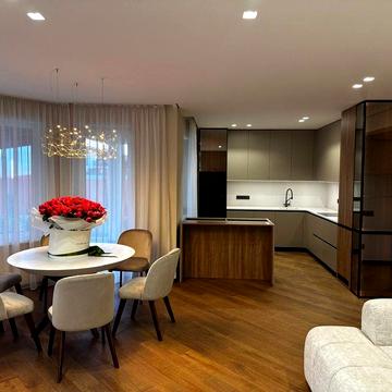 Новий великий дизайнерський будинок Сторожниця