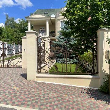 Затишний розкішний будинок в центрі міста Висока, Кринична