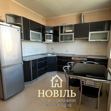 Василя Касіяна вул., 2/1