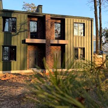 Сучасний таунхаус біля озера в Ірпені