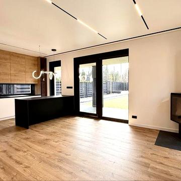 Будинок з Ремонтом на вул. Стрілецька біля Озера. 130 кв.м., 5 Соток