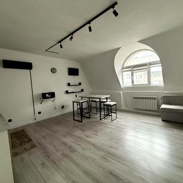 Продається 1 кімнатна квартира по вул Головна