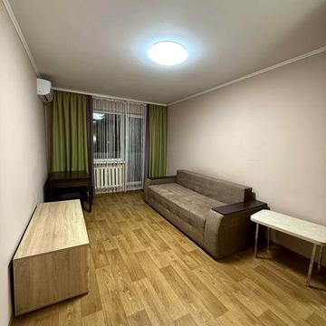 В продаже 1 комнатная квартира на Новых домах .Коммунальный рынок