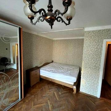 Оренда однокімнатноі біля метро «Чернігівська»