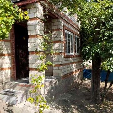 Подам дачу біля ставка!